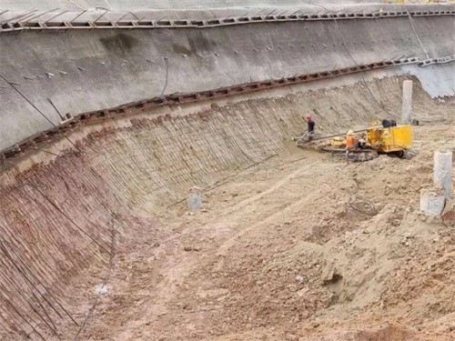 邻水基坑边坡加固
