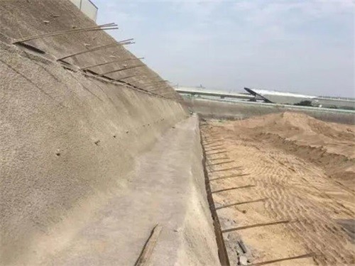 邻水河道边坡加固